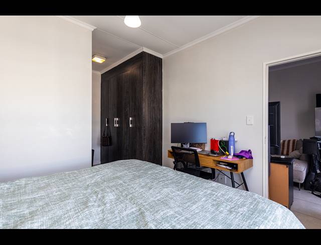 1 BEDROOM APARTMENT FOR SALE IN SANDOWN